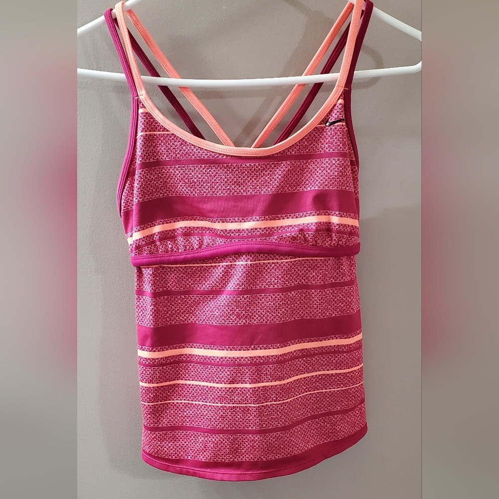 Nike Coral And Peach Cross Back Athletic Workout Top. Sz M
